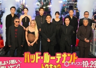 小栗旬、歌舞伎町に降臨「愛を劇場で受け取って」　間宮祥太朗、西野七瀬ら豪華キャスト集結