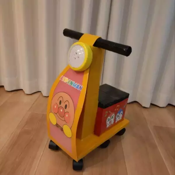 「ママが作ってくれた！」牛乳パック製“アンパンマンバイク”に娘が大喜び　プロ顔負けの完成度に「売り物レベル」「天才」