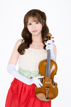 ポップスヴァイオリニストとして注目を集めるトリリンガル・雪見もか、『ミスいちご2026』に就任「いちごの魅力を広げていけたら嬉しい」