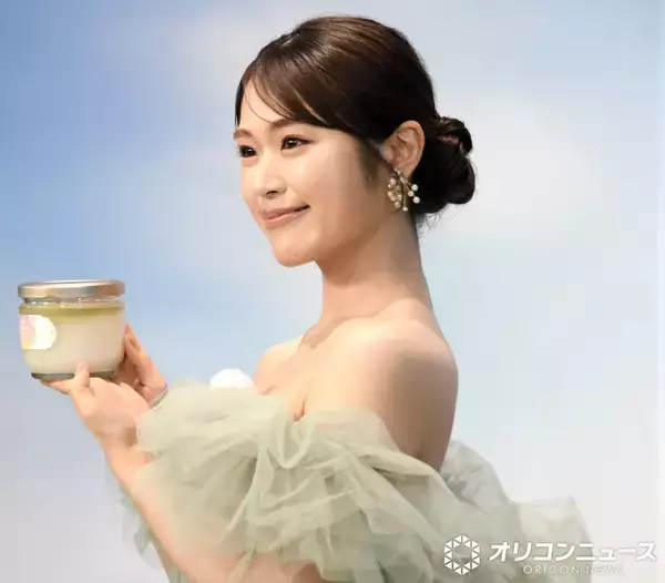 渋谷凪咲、心斎橋で大胆ドレス姿　美しい肩甲骨があらわに…「カメラを押す手が止まりません」状態