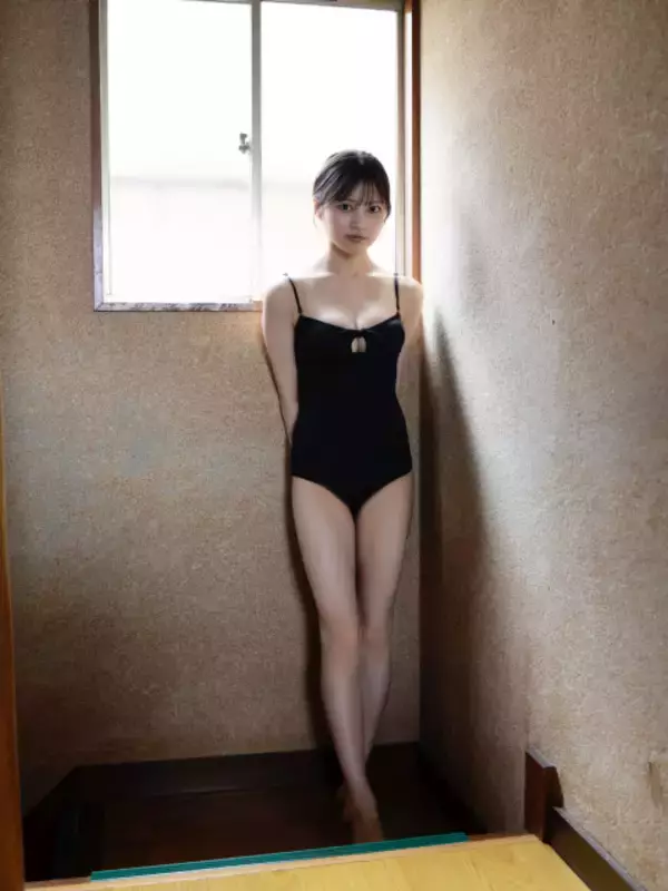 元#ババババンビ・宇咲、抜群スタイル　清楚な制服姿と大人びた表情で“ギャップ萌え”
