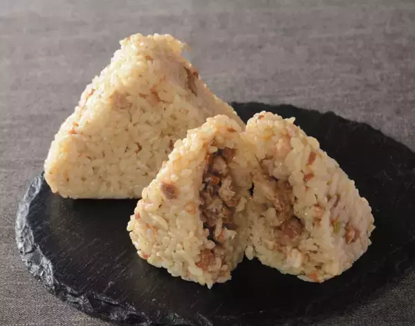 ローソン、酷暑対策のスタミナ飯に115万表示の反響「開発部にわんぱくな人いるｗ」「制覇したい…！」「一番パンチあるのどれ？」