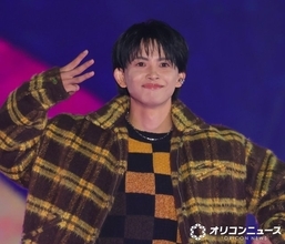 【ガルアワ】ONE N’ ONLY草川直弥、鮮やかイエローコーデで登場　“ゴルサンポーズ”のバッチリ