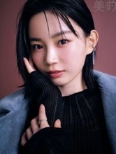 宮崎優、凛とした“ツヤ肌の小顔美人”に変身　『美的』でスタッフ感嘆のポージング披露