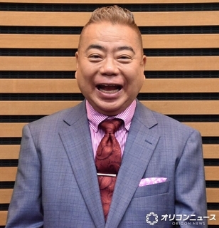 出川哲朗、トロフィーショットで“受賞”報告　テレ東『充電旅』、台湾ロケの内容が「台湾観光貢献賞」