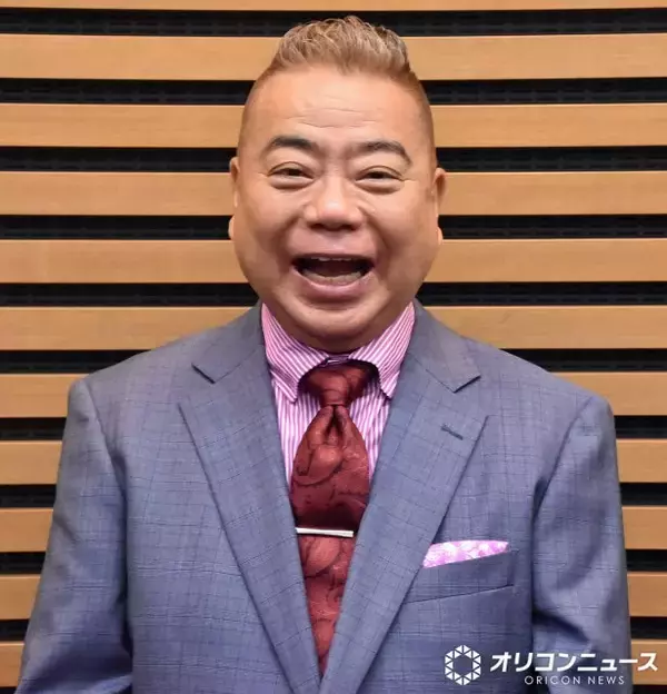 出川哲朗、トロフィーショットで“受賞”報告　テレ東『充電旅』、台湾ロケの内容が「台湾観光貢献賞」