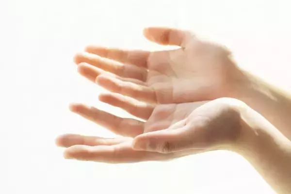 急務…手荒れが止まらない季節に「スペシャルハンドケア」ハンドクリームだけでは足りない“集中保湿”ですべすべの手に