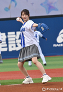 日向坂46藤嶌果歩、再び“魔球”？　ハマスタ始球式で“おひさま”も味方した豪快ノーバン投球で魅せる