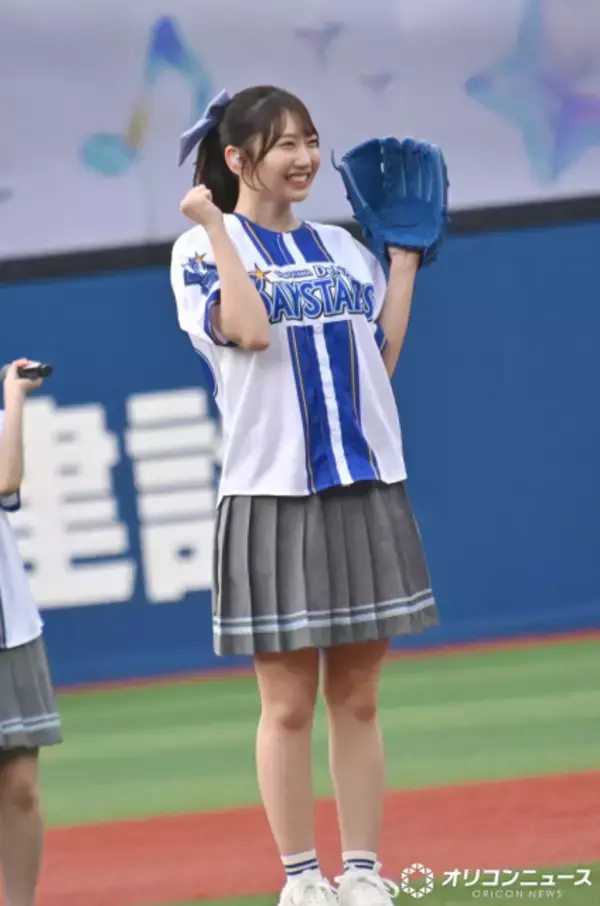 日向坂46藤嶌果歩、再び“魔球”？　ハマスタ始球式で“おひさま”も味方した豪快ノーバン投球で魅せる