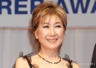 髙橋真梨子、音楽家の82歳夫と“顔出し”2ショット「素敵なご夫婦」「お元気で何より」　結婚記念日を報告