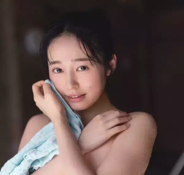迫力の色白マシュマロボディ・白濱美兎、2nd写真集に「過去最大露出」カットを収録