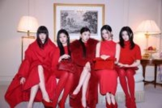 ILLIT、メンバー全員でパリ・ファッションショー出席　エレガントな“赤”着こなす