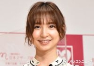 篠田麻里子、小学生を迎えた長女と記念撮影　桜の木の下での親子2ショットに反響「もうそんなに大きくなってたのね」「めっちゃいい写真」