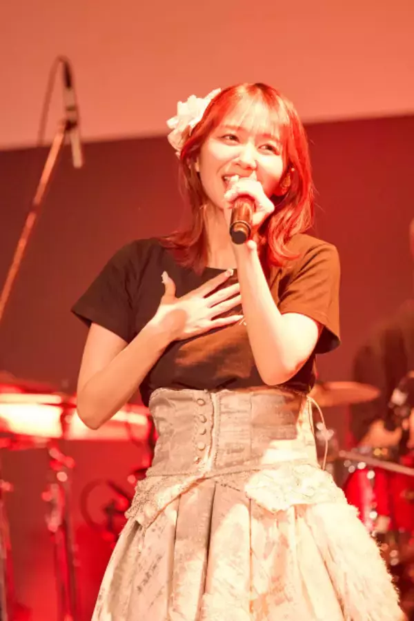 声優・小島菜々恵、ライブ衣装はオーダーメイド　バースデーライブ公式写真＆レポート到着