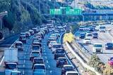 「高速道路で渋滞中、「パパ！高速道路にヒトが歩いているよ」　首都高での実話を紹介」の画像1
