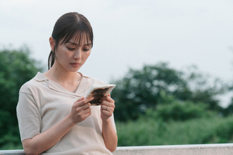 「え？？？」「異母兄弟が結婚したパターンか？」母子手帳を見つけた表情にネット注目『夫を殺したはずなのに』第8話【ネタバレあり】