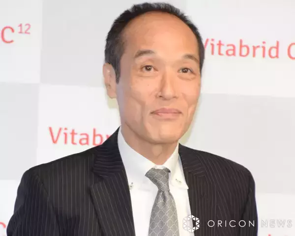 「68歳・東国原英夫に初孫誕生　息子＆孫との“顔出し”親子3世代ショットに反響「可愛い赤ちゃん」「チョコッと似てますね～」「デレデレですね」」の画像