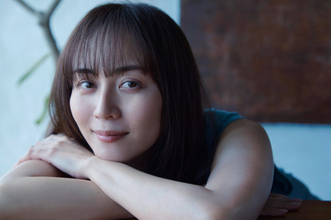 比嘉愛未、初のエッセイ集刊行「本当の自分に向き合ってみた記録です」故郷・沖縄での美麗ショットも公開