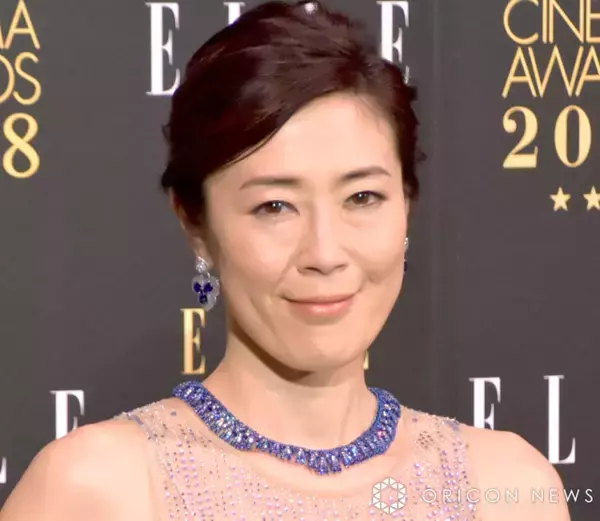 寺島しのぶ、フランス人の夫と19回目の結婚記念日を祝って乾杯　“顔出し”2ショット披露に反響「仲良しご夫婦!!」「素敵な笑顔」