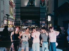 AND2BLE（アンダブル）、“K-POPグループ初”歌舞伎町でサプライズフリーライブ開催