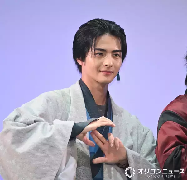 赤羽流河、冬の『超ギャバン』撮影でカイロ貼りまくり　へそ出し衣装の角心菜がボヤく「カイロを貼れない！」