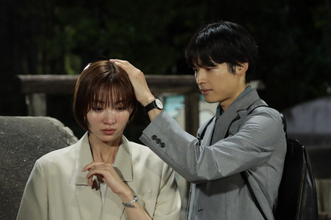 『告白－25年目の秘密－』爽太（松村北斗）、さらに狂気の道へ　麻里子（岡崎紗絵）の誕生日会に潜入