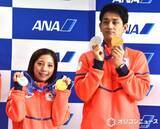 「ミラノ・コルティナ冬季五輪、TEAM JAPANが帰国　りくりゅうらに声援」の画像1