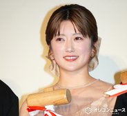 元乃木坂46樋口日奈、透け感ヌーディーカラーワンピースで登壇　荒木飛羽との撮影の裏側明かす