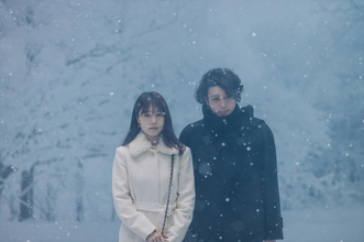 まるで『失楽園』な有村架純＆オダギリジョー、石田ひかり＆筒井道隆“あすなろ”コンビがトランポリン　映画『さとこはいつも』場面写真