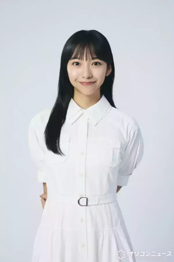 山之内すず、新たな宣材ショットを公開　さわやかな笑顔を披露
