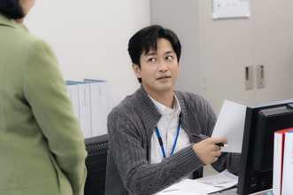 竹財輝之助、新春番組で“激変”　日本統治時代の台湾の偉人／現代の報道局プロデューサーの1人2役