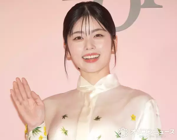 小芝風花、ハッピーオーラあふれるワンピース姿　現在は編み物に夢中