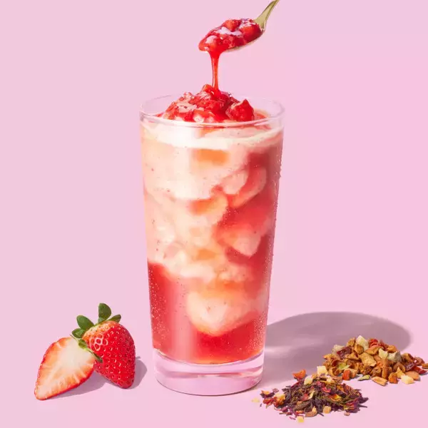 【スタバティーカフェ】春を告げる1杯『ストロベリー&ダブルティーフローズン』が登場