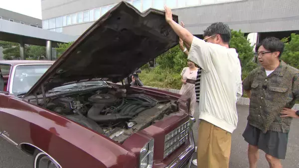 “イクラちゃん”愛車におぎやはぎ驚き「でかいなー」　“アメ車”300台乗り継ぐきっかけの1台は53年前の“大衆車”
