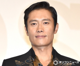 結婚13年のイ・ビョンホン、妻・イ・ミンジョンとの夫婦2ショットに絶賛の声「雑誌のモデルみたい」「幸せそう」