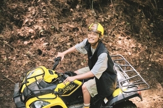 超特急・高松アロハ、無邪気なバギー体験姿を披露　“陰陽コンビ”リョウガへキャンプ飯も振る舞う