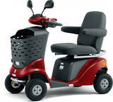 「免許返納後の“足”はどうする？ 悩む高齢者と家族の選択は…日本初のシニアカーを作ったスズキの40年」の画像1