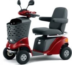 免許返納後の“足”はどうする？ 悩む高齢者と家族の選択は…日本初のシニアカーを作ったスズキの40年