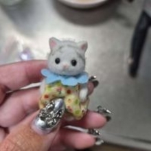 捨てるのは心が痛む、それならば… フリマアプリの”落書きシルバニア“巡るやりとりに称賛「こんなに心が和む投稿初めてかも」