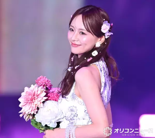 森香澄、花咲く華やかスタイルで魅了　“あざとくない”笑顔に視線集中