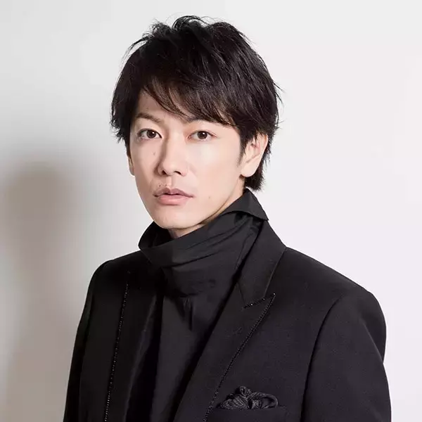 宇多田ヒカル、佐藤健と仲良し2ショットに反響「びっくりしすぎて2度見しました」
