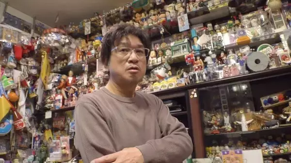 やくみつる、常軌を逸した“収集品”を披露「テレビ局に行けばいろいろ頂戴できた」　小島瑠璃子もドン引き