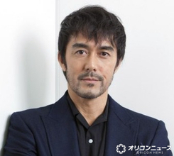 阿部寛、36年ぶりにメンズノンノ登場　鈴鹿央士との表紙に反響「かっこよすぎます」「永久保存版」