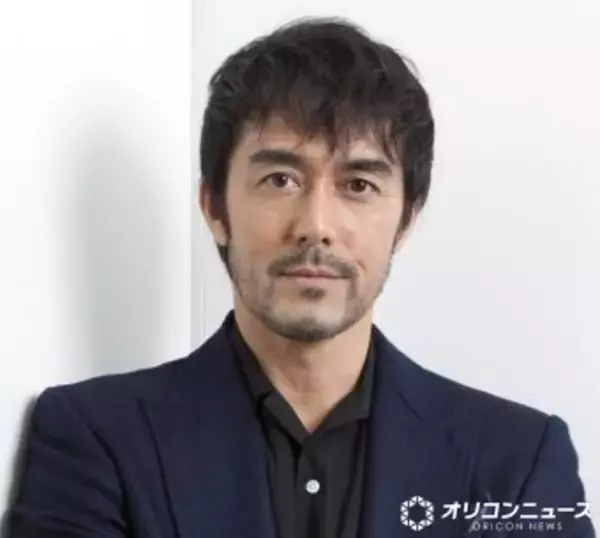阿部寛、36年ぶりにメンズノンノ登場　鈴鹿央士との表紙に反響「かっこよすぎます」「永久保存版」