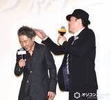 「ムロツヨシ、満員の客席に喜び爆発「5年前の自分に言いたい」　はしゃぎすぎて佐藤二朗がツッコミ」の画像1