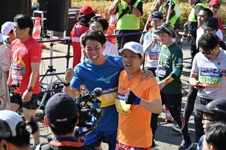 ネイビーズアフロ・みながわ＆はじり、大阪マラソン完走「相方の“存在”を改めて感じました」