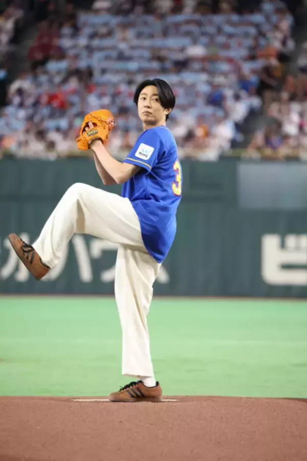 相葉雅紀、ファーストピッチ登板で渾身の一球　惜しくもワンバウンドに「もう一回やらせてくれないかな（笑）」