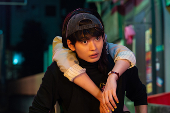 青木柚、別人級の“韓国ドラマ俳優”に変身　『さとこはいつも』で一人二役、韓国語にも挑戦