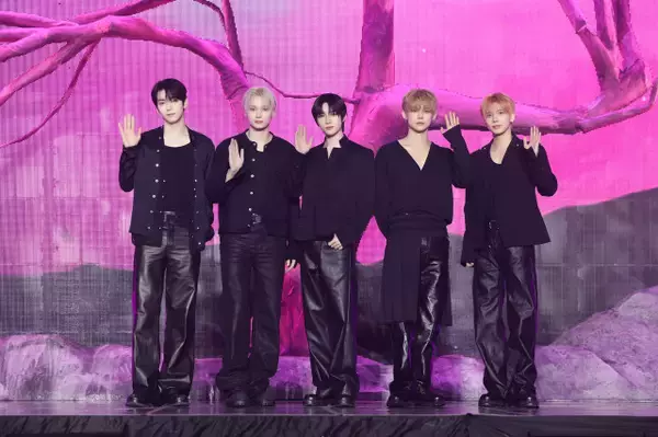 TOMORROW X TOGETHER、再契約のビハインド告白「メンバーとの意見は1時間かからず一致」　BTS・RMからアドバイスも