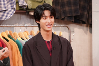 M!LK曽野舜太、私服もメンバーカラー「町でバレやすい」「気づいたら手に取っている」